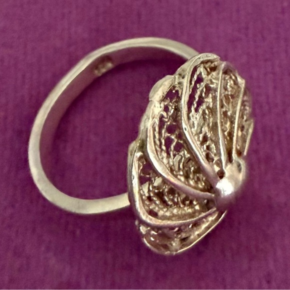 Jewelry - Elegant Silver Filigree Ring